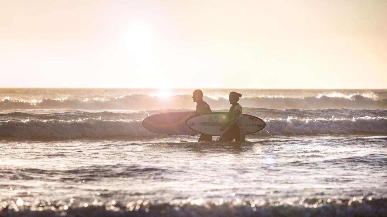 Hyatt Regency Taghazout Exterior foto Surfers at the beach