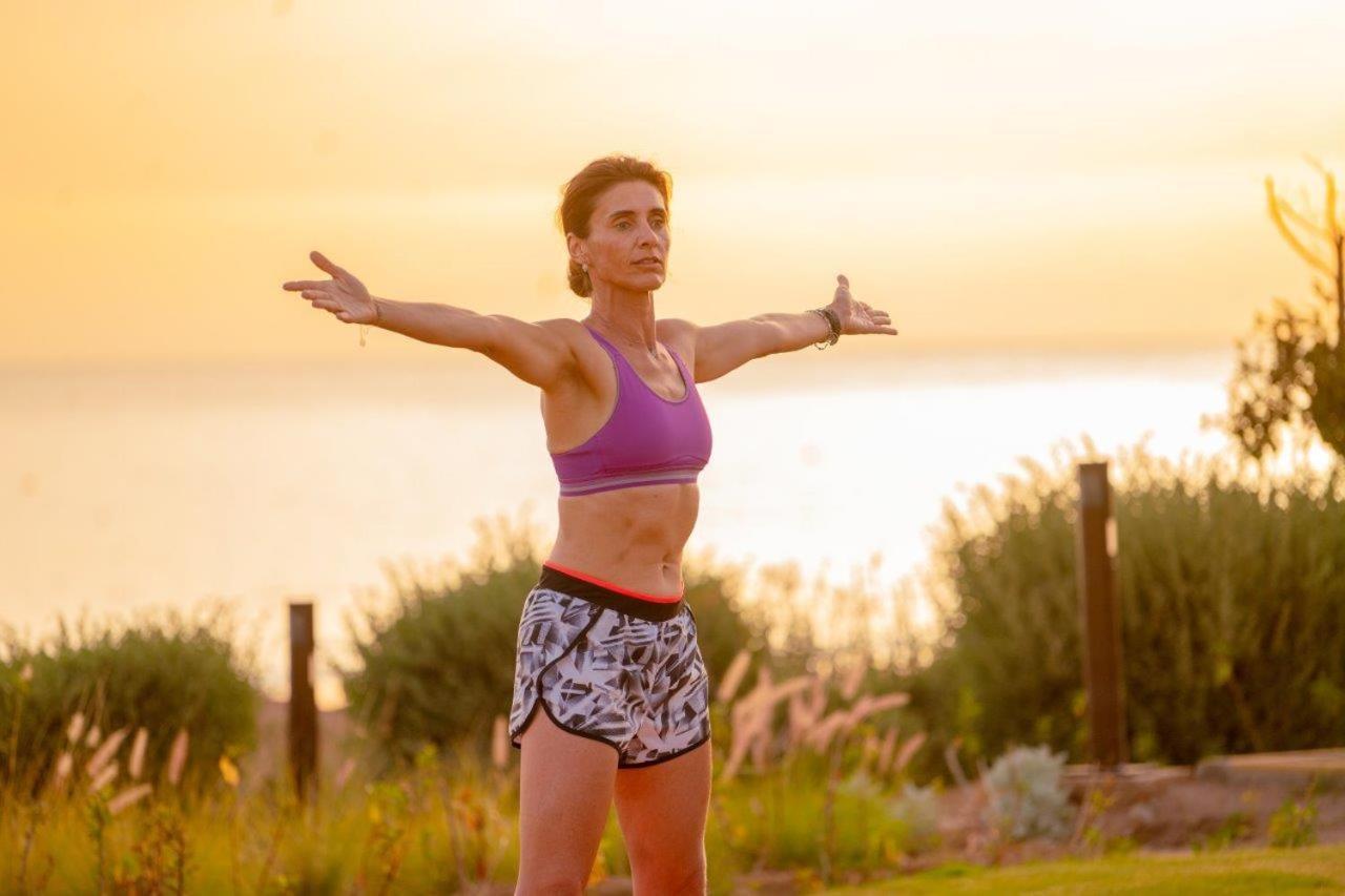 Hyatt Regency Taghazout Exterior foto A woman wearing a sports bra