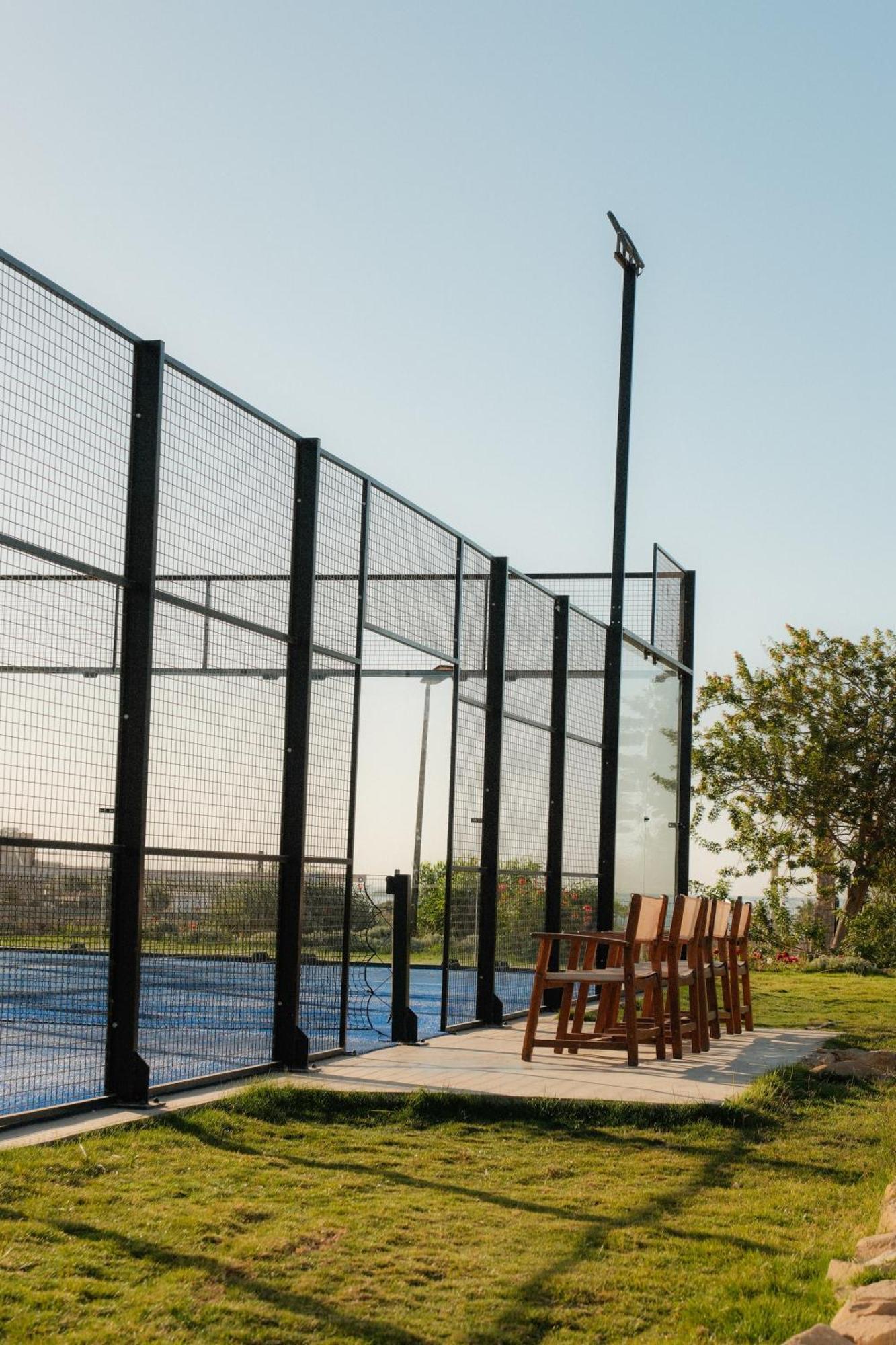 Hyatt Regency Taghazout Exterior foto A paddle tennis court
