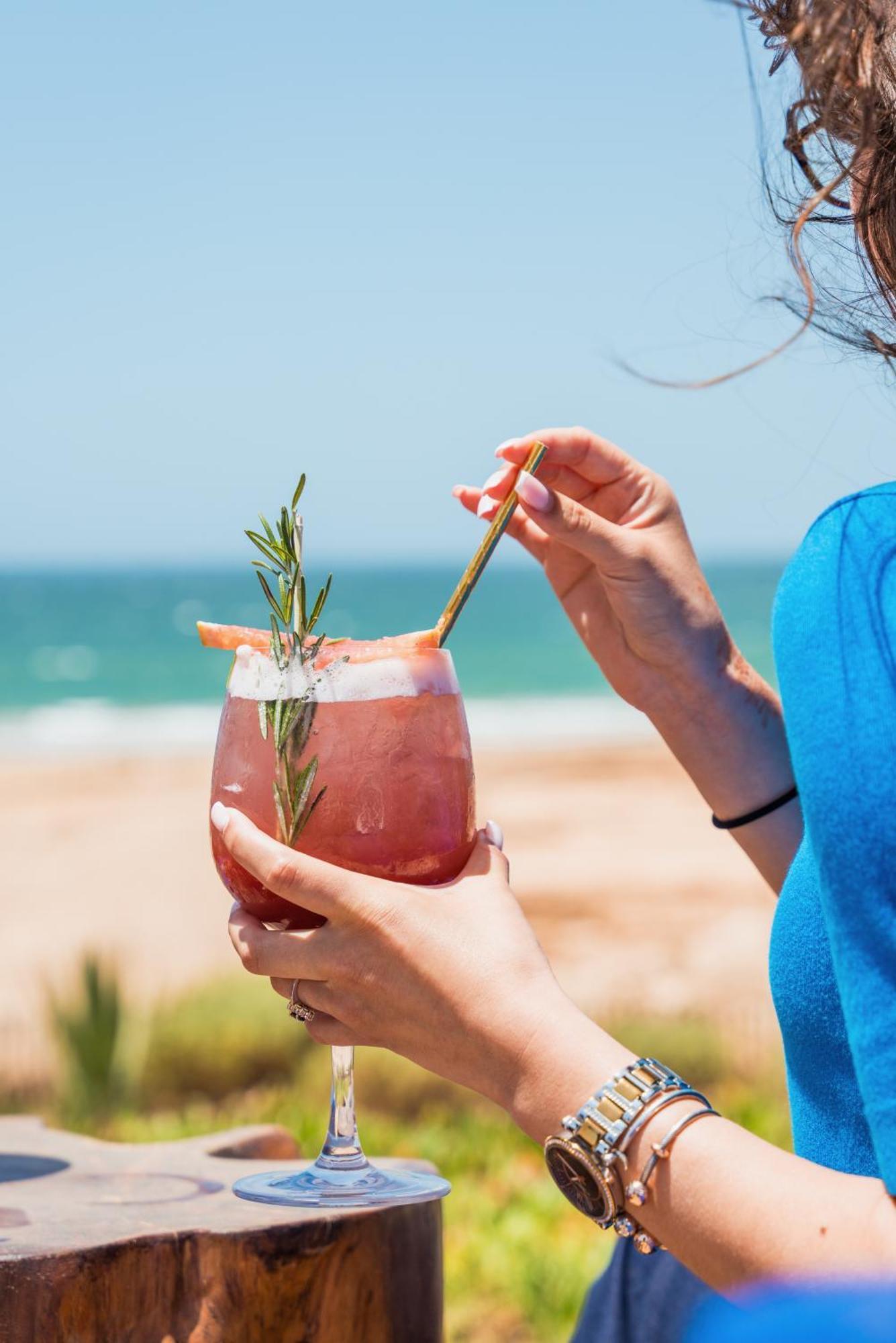 Hyatt Regency Taghazout Exterior foto A woman using a reusable straw